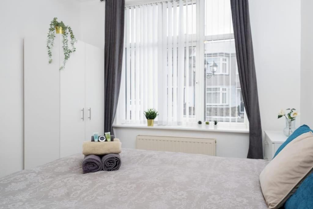Beautiful 4 Bed Immaculate Condition Refurbished Property Romford Exterior foto